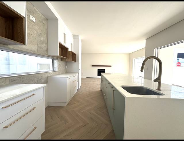 4 BEDROOM FREESTANDING FOR SALE IN SANDOWN